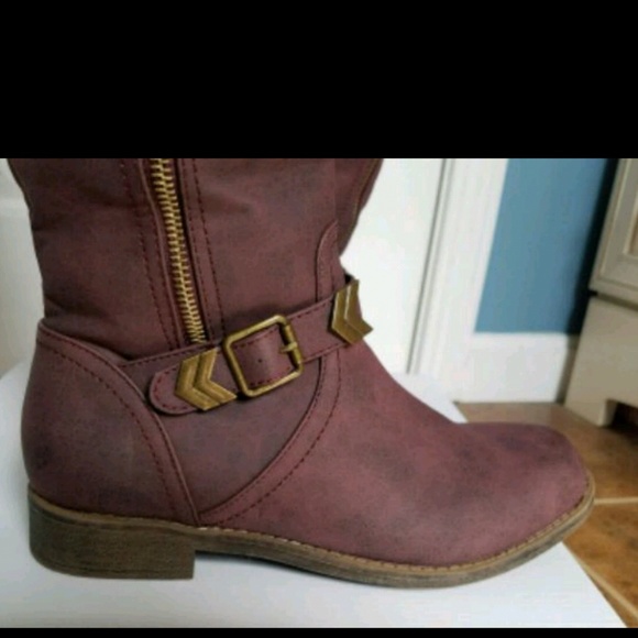 Burgundy boots - Picture 3 of 3